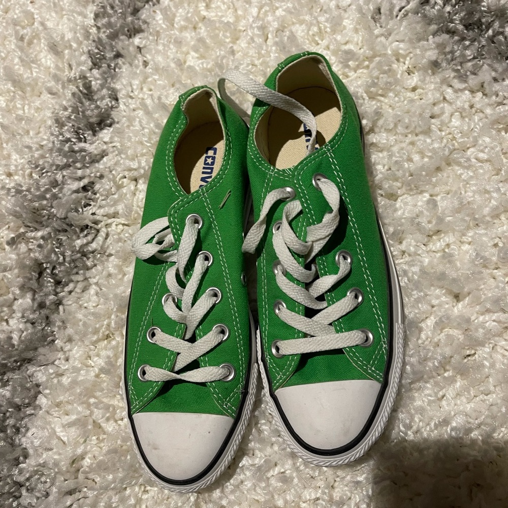 New green converse women’s 6 men’s 4